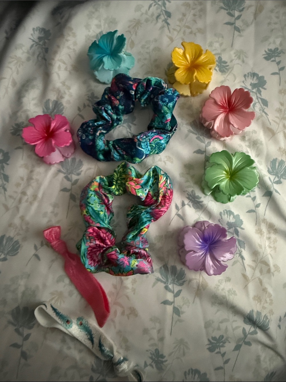 Lilly Pulitzer Colorful Tropical Floral Scrunchies Set with Flower Clips